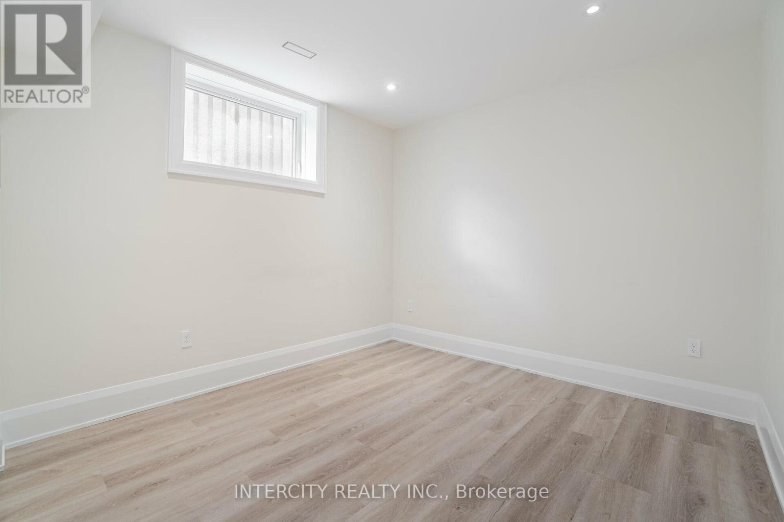 23 Lockheed Boulevard S, Toronto, Ontario  M9P 2H5 - Photo 32 - W12447968