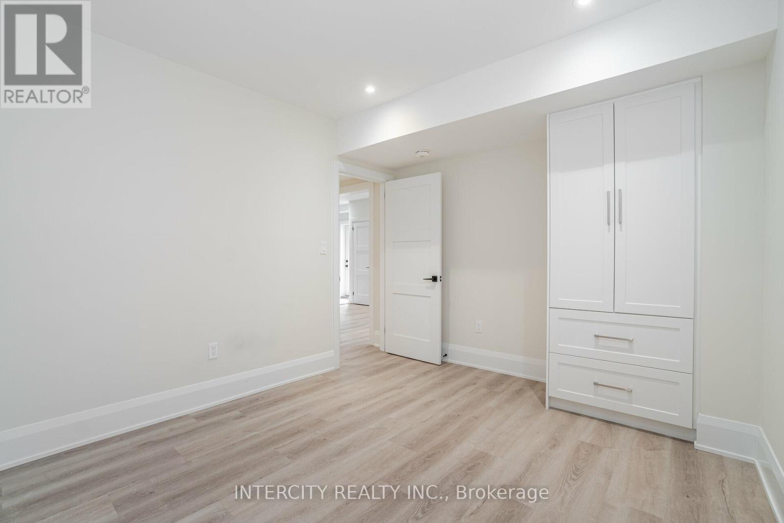 23 Lockheed Boulevard S, Toronto, Ontario  M9P 2H5 - Photo 33 - W12447968