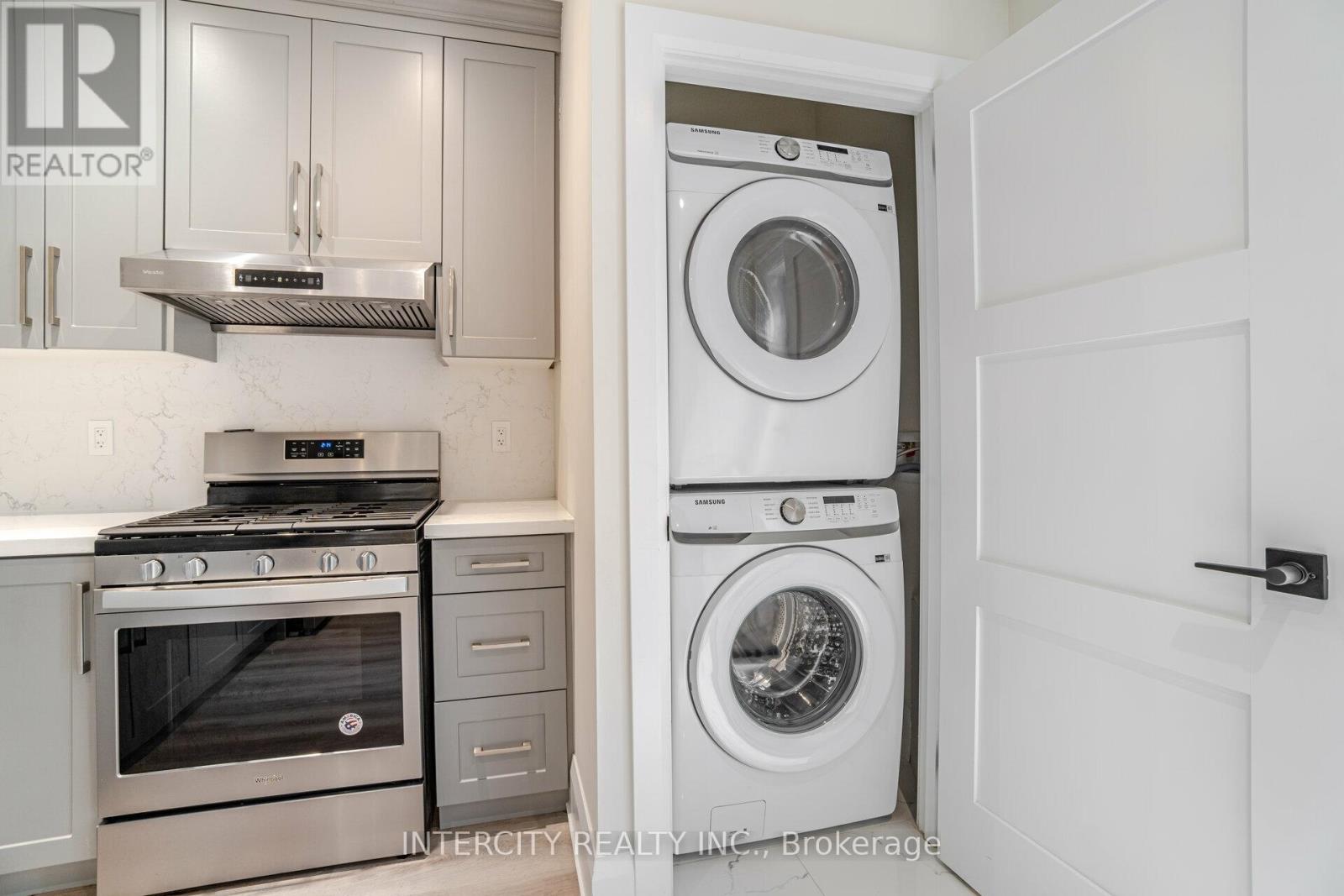 23 Lockheed Boulevard S, Toronto, Ontario  M9P 2H5 - Photo 35 - W12447968