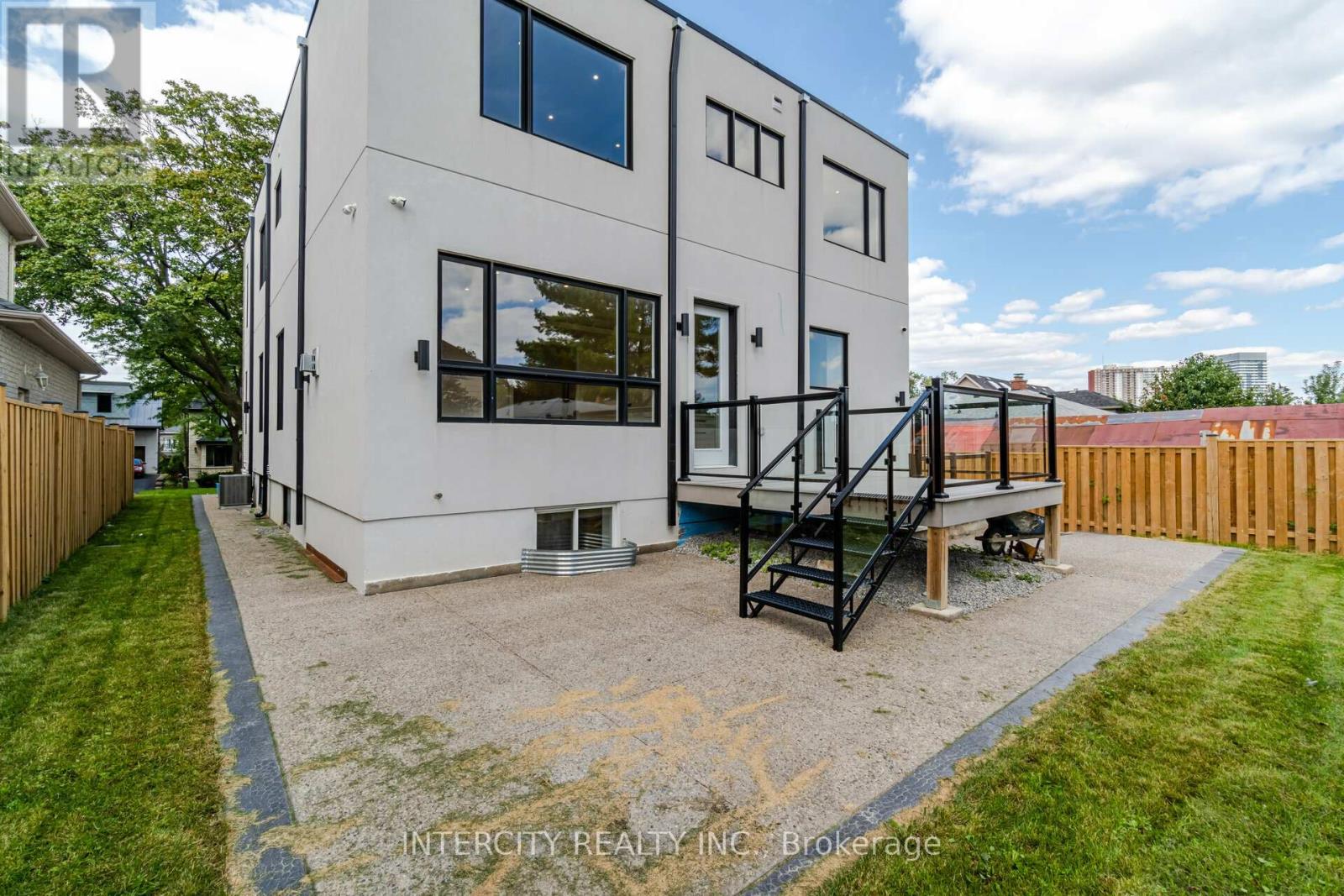 23 Lockheed Boulevard S, Toronto, Ontario  M9P 2H5 - Photo 37 - W12447968