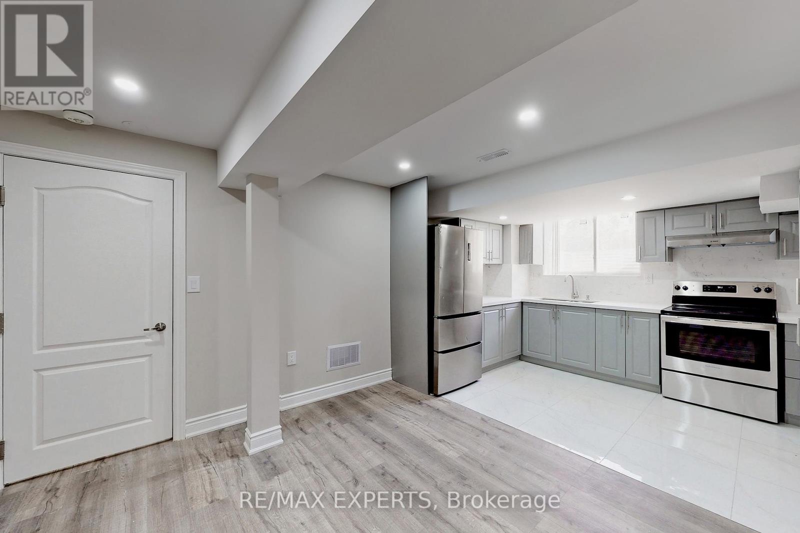 16 Helderman Street, Caledon, Ontario  L7C 3V2 - Photo 5 - W12447971
