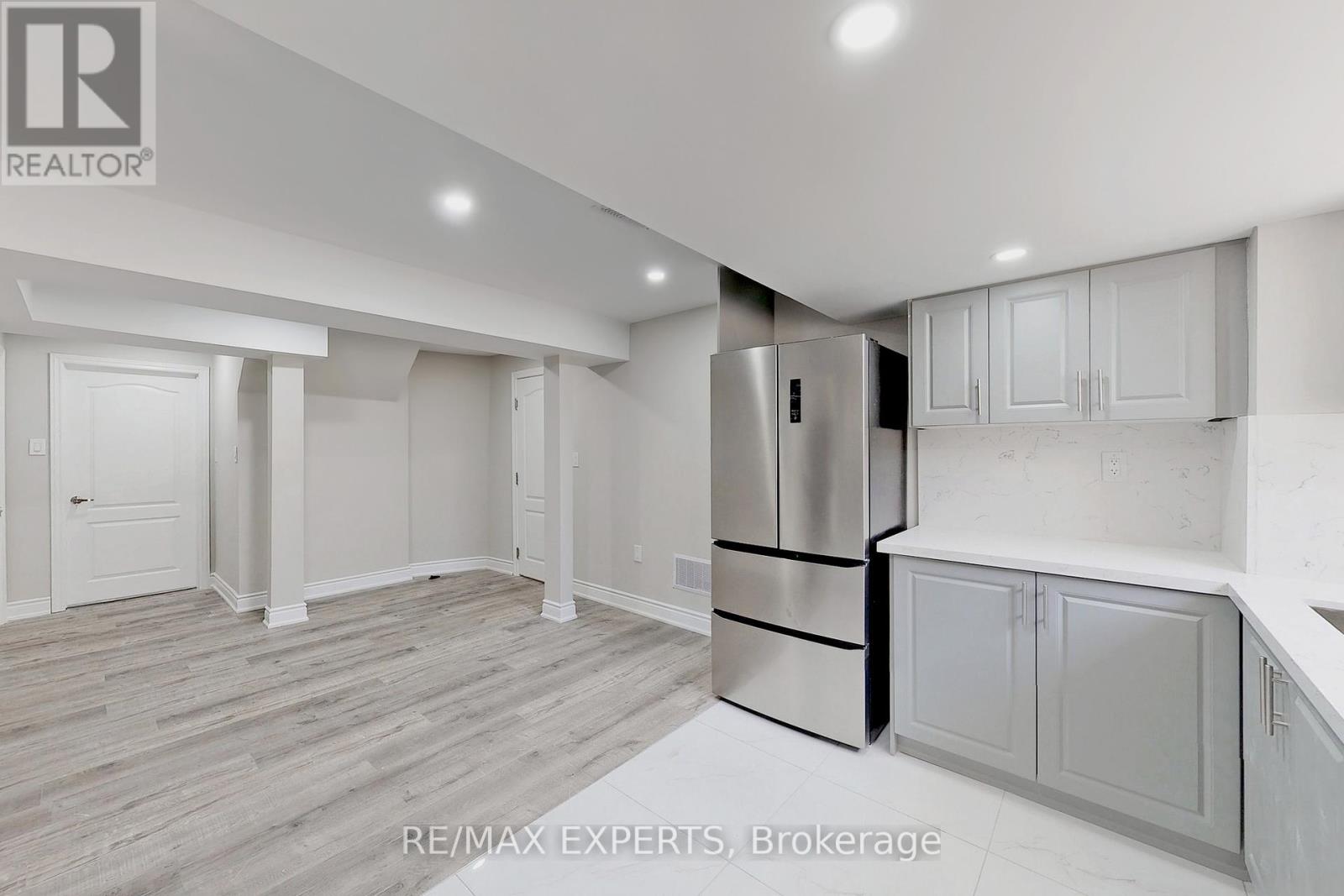 16 Helderman Street, Caledon, Ontario  L7C 3V2 - Photo 6 - W12447971