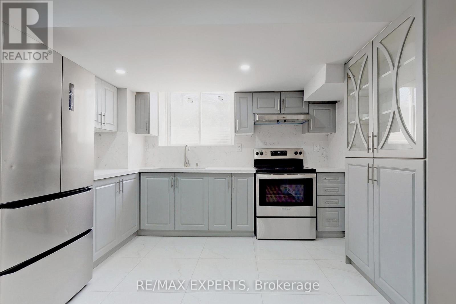 16 Helderman Street, Caledon, Ontario  L7C 3V2 - Photo 7 - W12447971