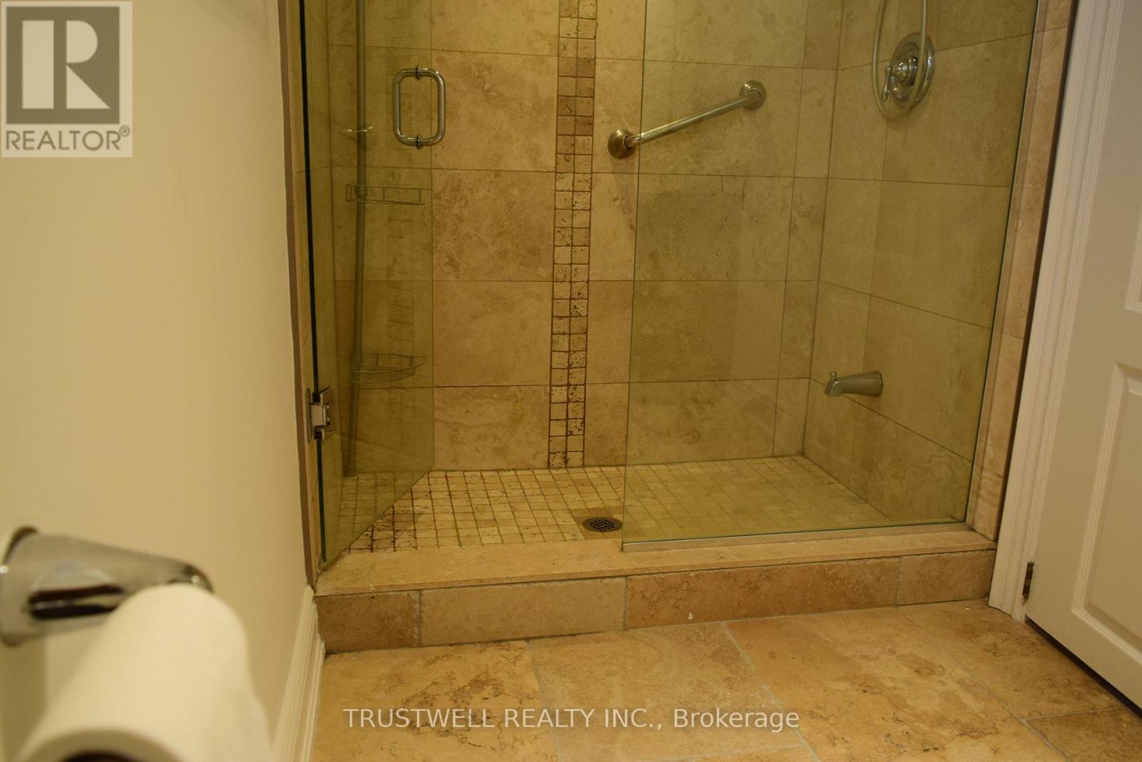 1633 Sunnycove Drive, Mississauga, Ontario  L4X 1B6 - Photo 18 - W12448011
