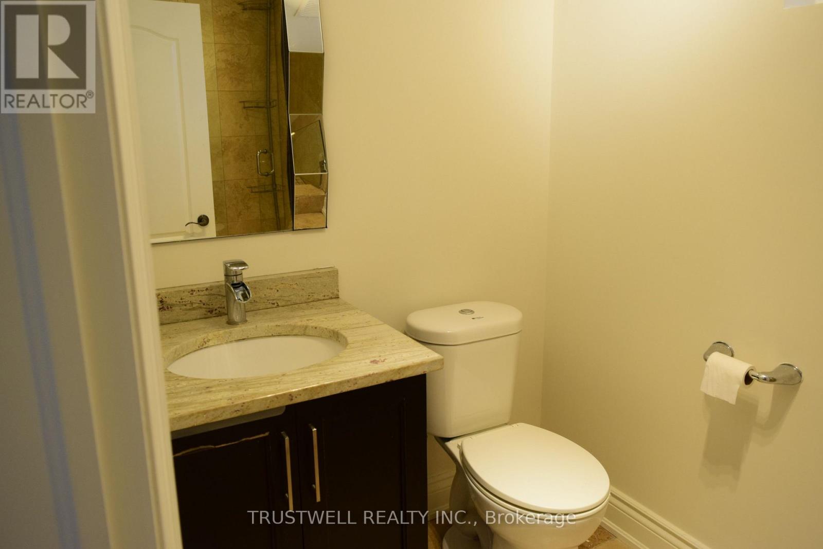 1633 Sunnycove Drive, Mississauga, Ontario  L4X 1B6 - Photo 19 - W12448011