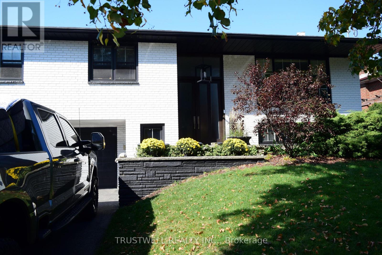 1633 Sunnycove Drive, Mississauga, Ontario  L4X 1B6 - Photo 23 - W12448011
