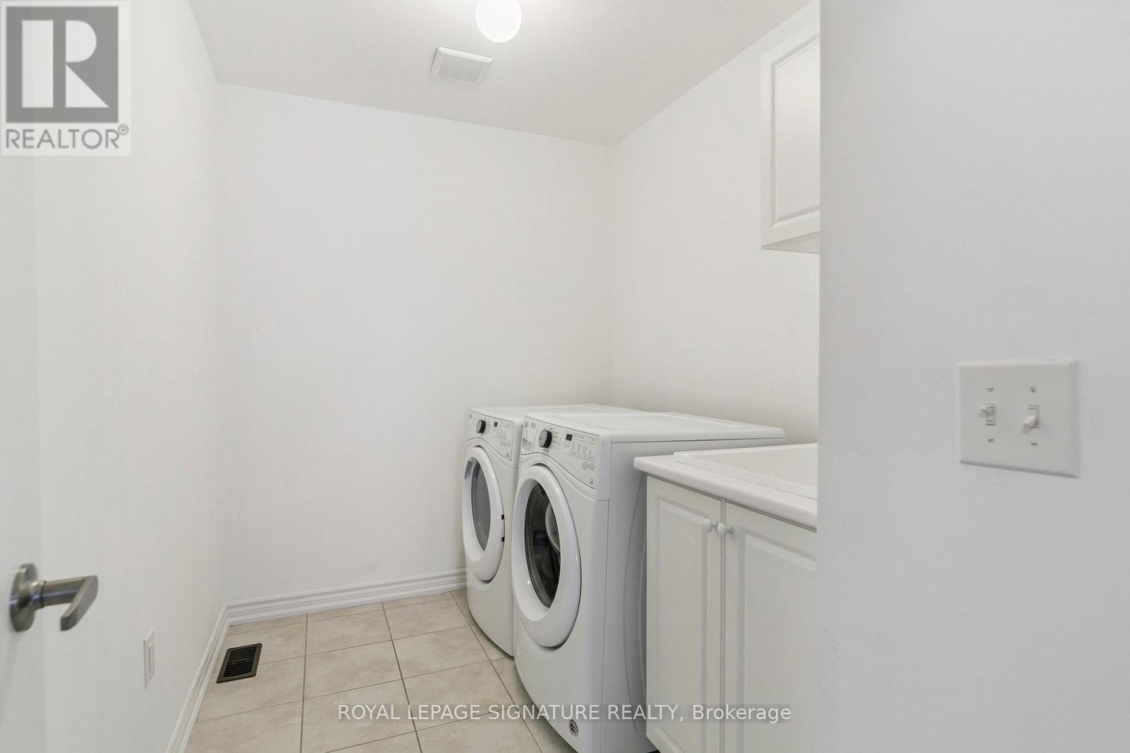 1466 Chretien Street, Milton, Ontario  L9E 1J1 - Photo 5 - W12448014