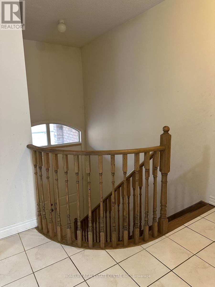 139 Inspire Boulevard, Brampton (Sandringham-Wellington North), Ontario  L6R 3X9 - Photo 4 - W12448036