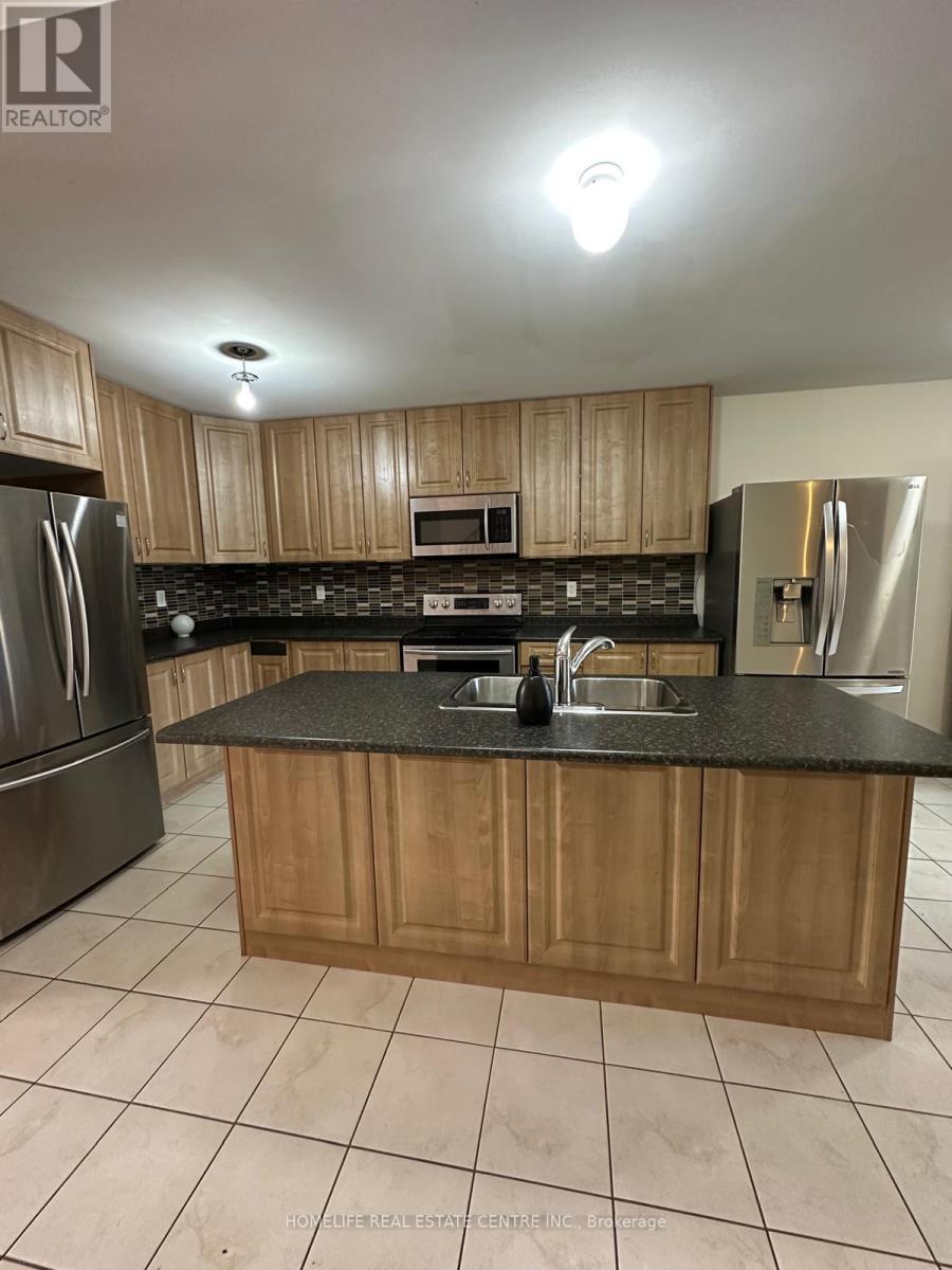 139 Inspire Boulevard, Brampton (Sandringham-Wellington North), Ontario  L6R 3X9 - Photo 7 - W12448036