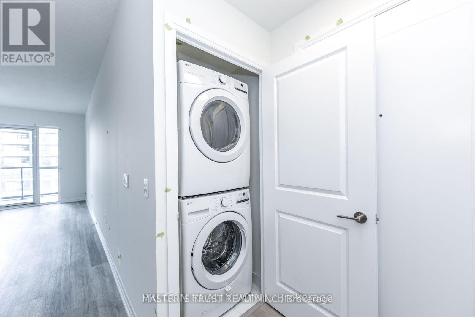 1305 - 15 Watergarden Drive, Mississauga, Ontario  L5R 1B2 - Photo 10 - W12448042