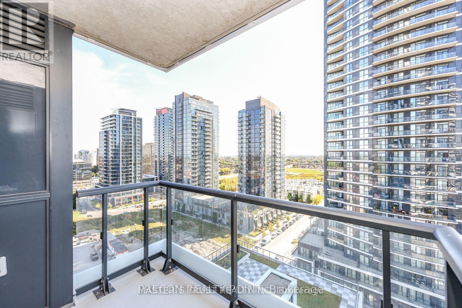 1305 - 15 Watergarden Drive, Mississauga, Ontario  L5R 1B2 - Photo 17 - W12448042