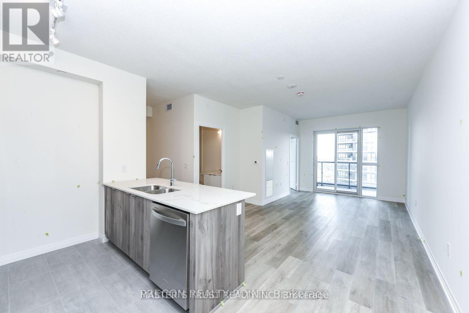 1305 - 15 Watergarden Drive, Mississauga, Ontario  L5R 1B2 - Photo 7 - W12448042