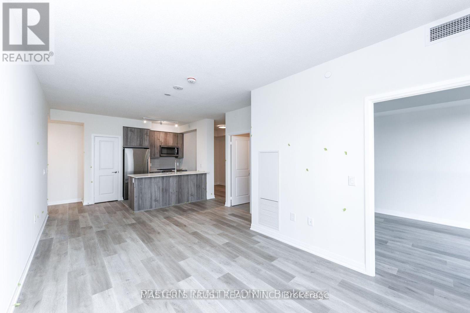 1305 - 15 Watergarden Drive, Mississauga, Ontario  L5R 1B2 - Photo 8 - W12448042