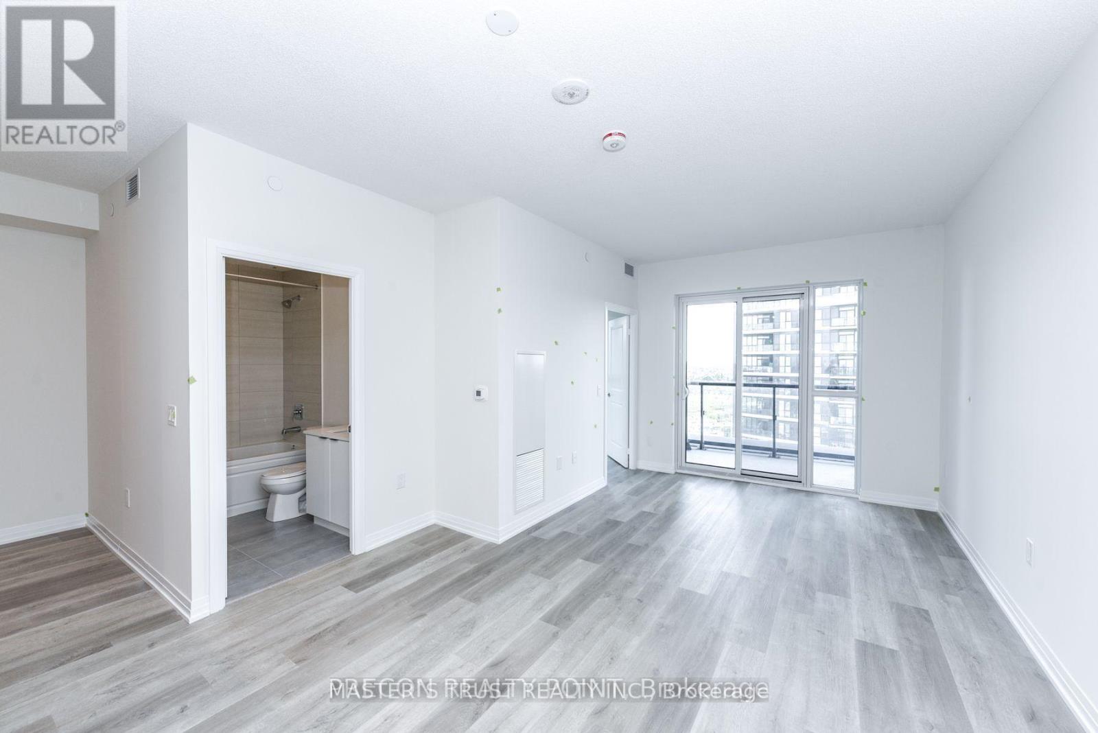 1305 - 15 Watergarden Drive, Mississauga, Ontario  L5R 1B2 - Photo 9 - W12448042