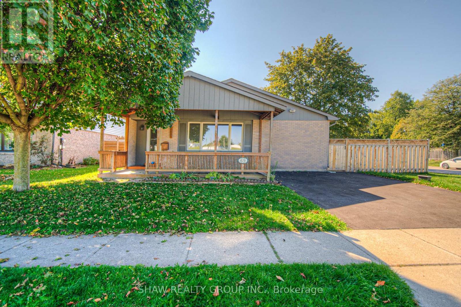 69 Bismark Drive, Cambridge, Ontario  N1S 4E7 - Photo 2 - X12447995