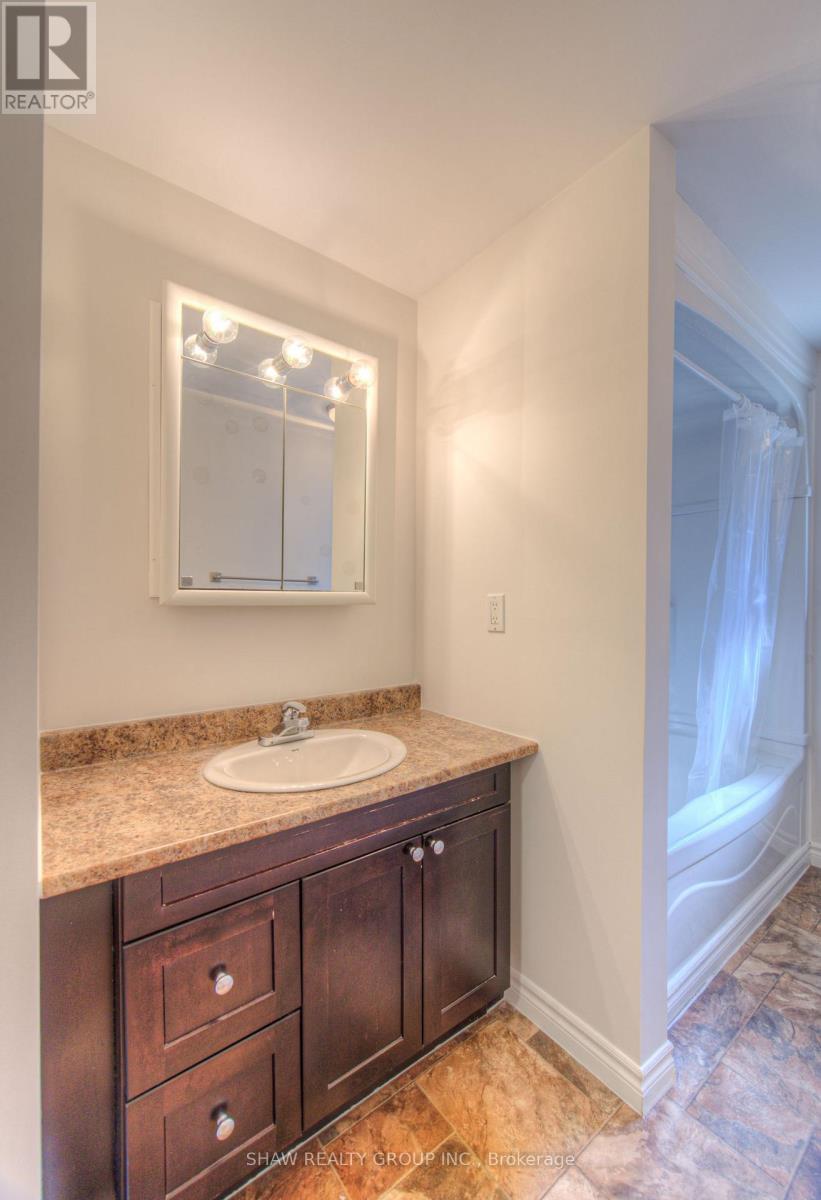 69 Bismark Drive, Cambridge, Ontario  N1S 4E7 - Photo 25 - X12447995