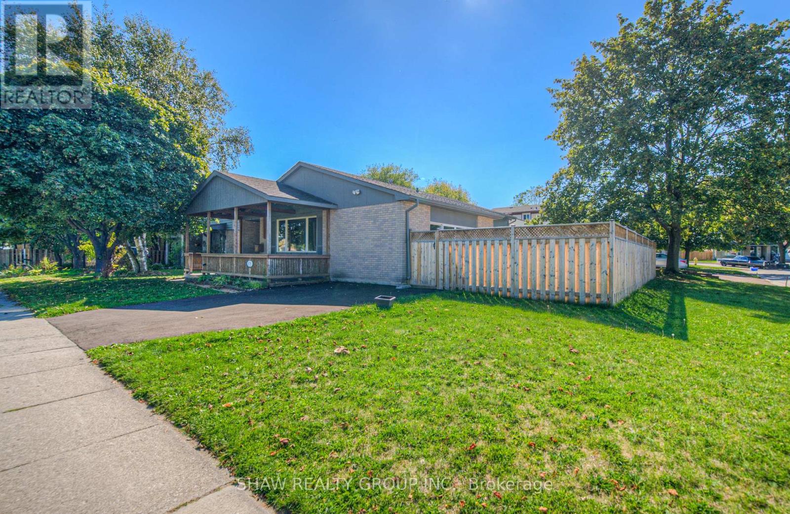 69 Bismark Drive, Cambridge, Ontario  N1S 4E7 - Photo 3 - X12447995