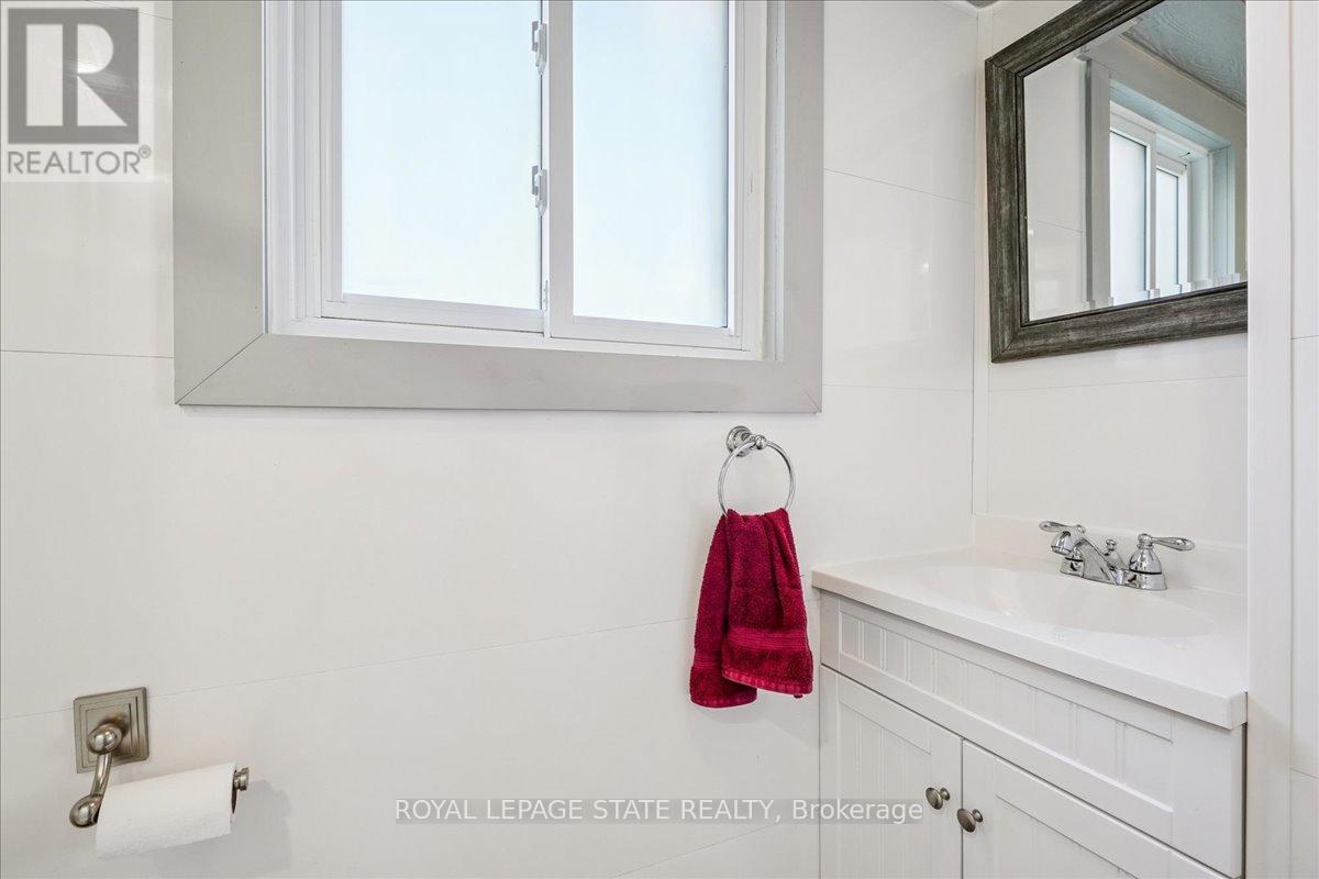 15 Main Avenue E, Haldimand, Ontario  N0A 1G0 - Photo 19 - X12448015