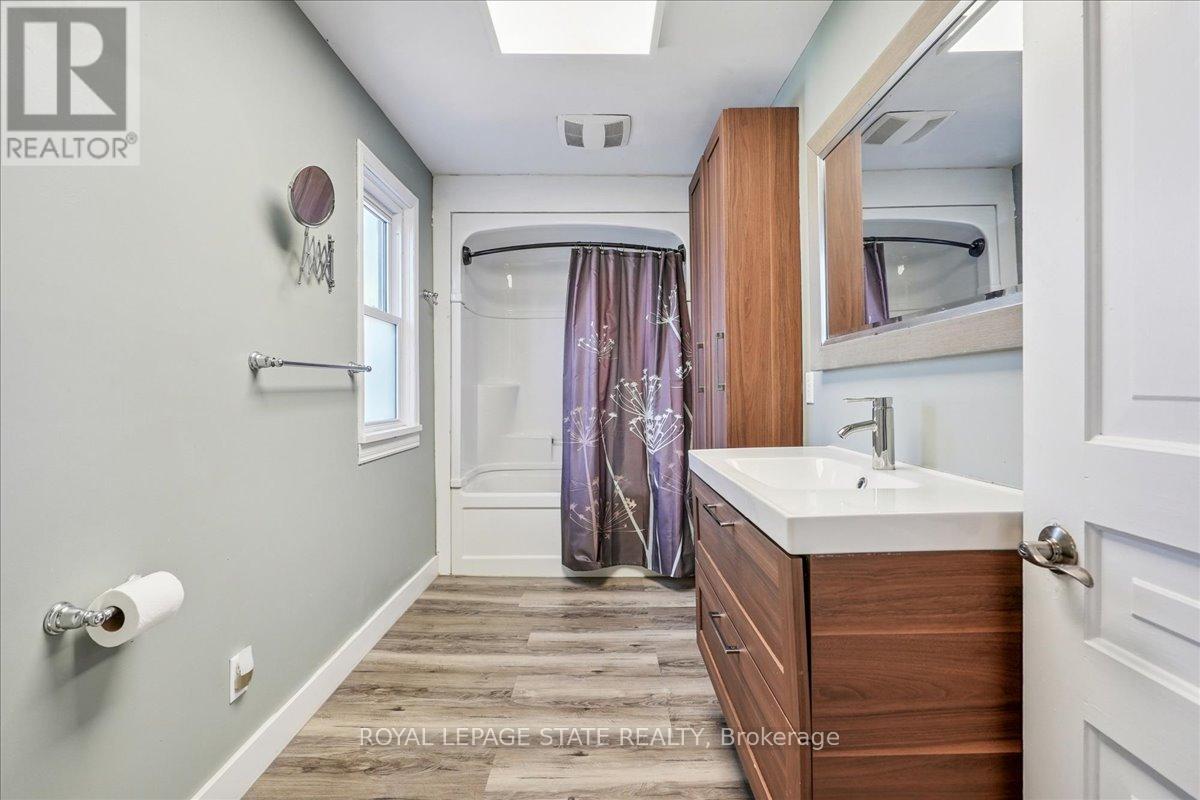 15 Main Avenue E, Haldimand, Ontario  N0A 1G0 - Photo 26 - X12448015