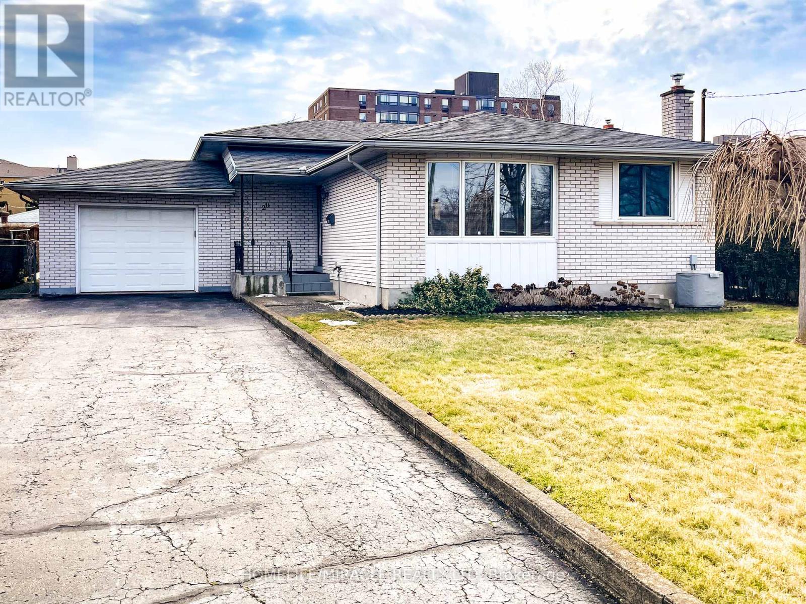 20 DRURY CRESCENT, St. Catharines, Ontario