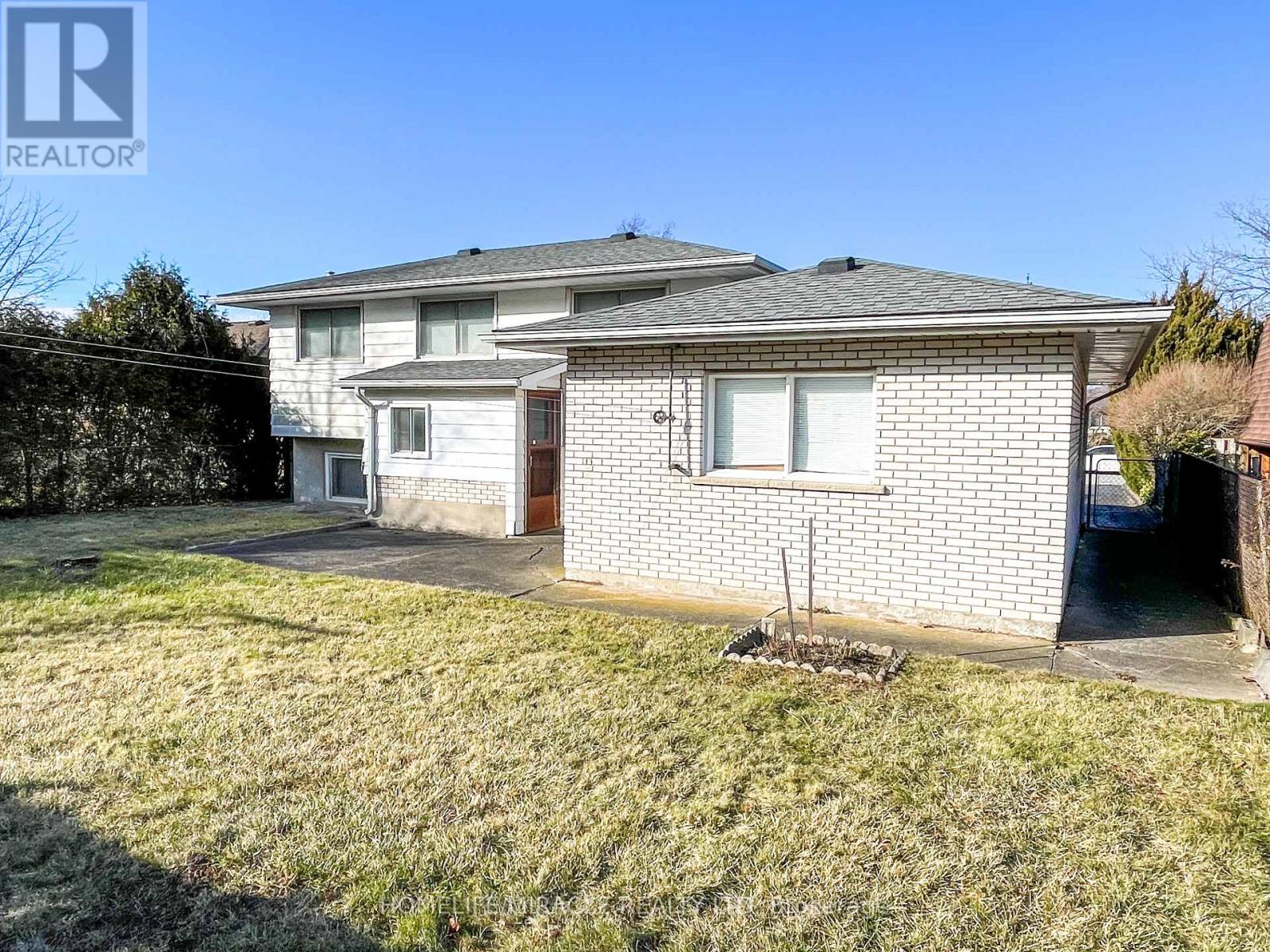 20 Drury Crescent, St. Catharines, Ontario  L2M 6B6 - Photo 2 - X12448026