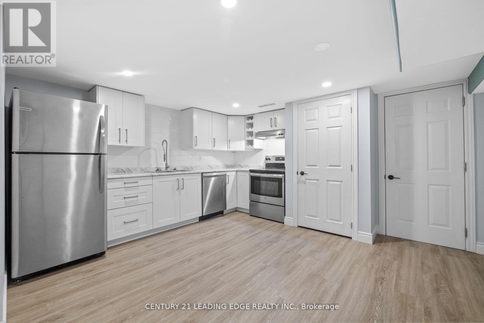 427 Krug Street, Kitchener, Ontario  N2B 1K9 - Photo 28 - X12448037