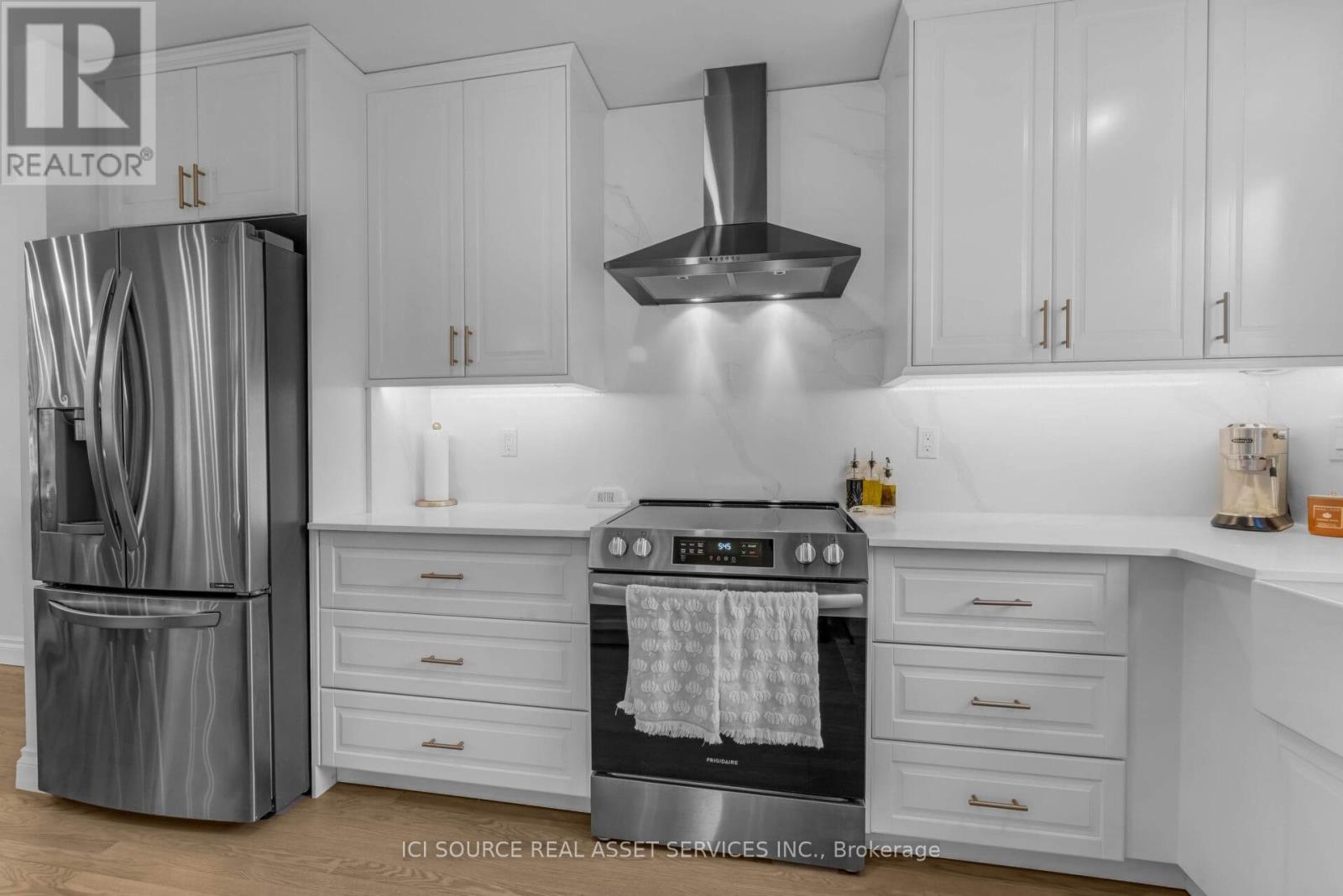 2958 Southmore Drive E, Ottawa, Ontario  K1V 6Z3 - Photo 14 - X12448068