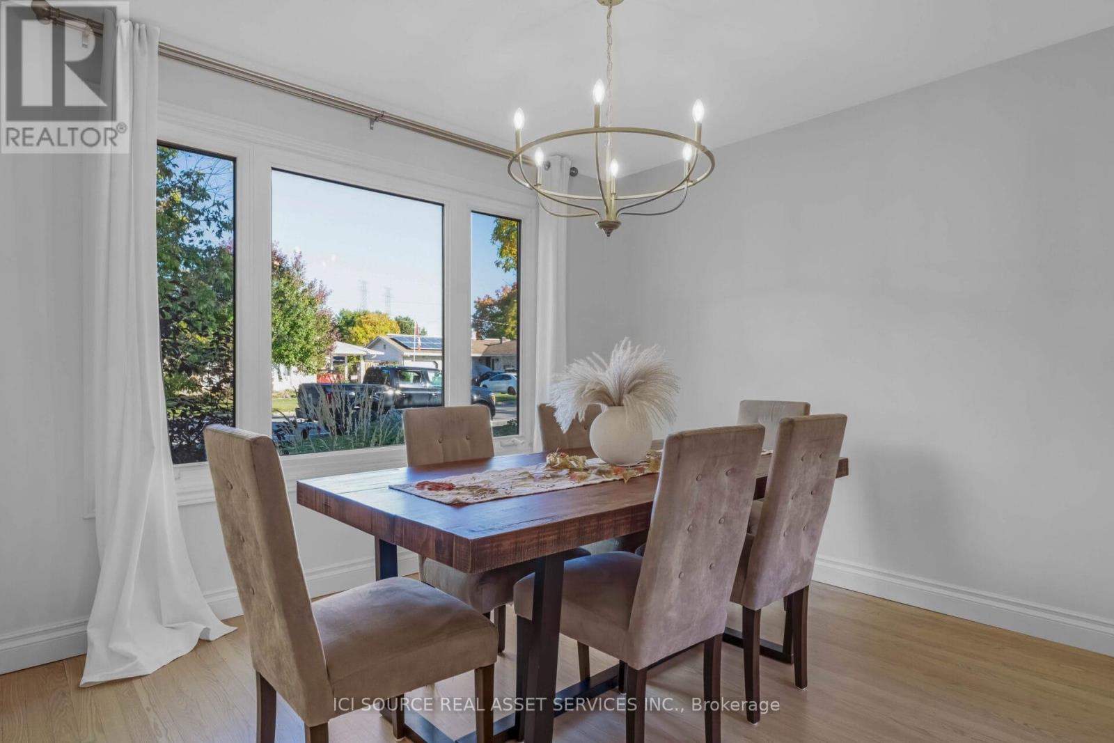 2958 Southmore Drive E, Ottawa, Ontario  K1V 6Z3 - Photo 4 - X12448068