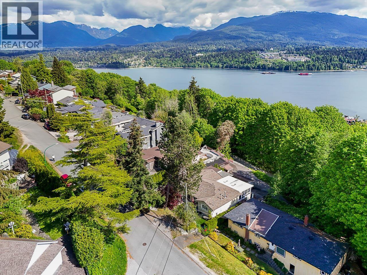 5823 Highfield Drive, Burnaby, British Columbia  V5B 1E4 - Photo 33 - R3055832