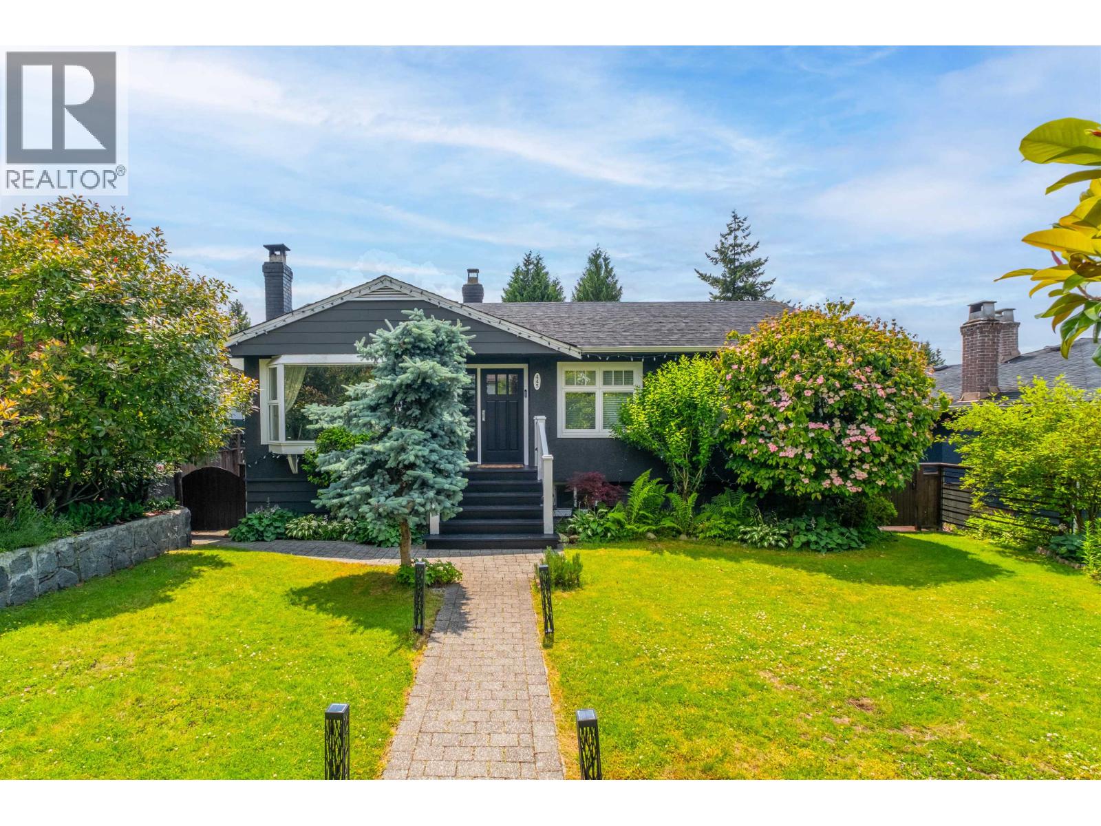 445 W 26TH STREET, North Vancouver, British Columbia
