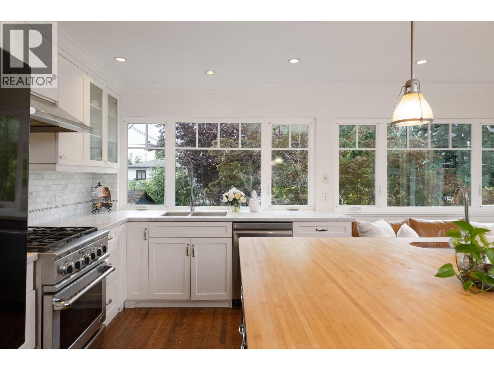 445 W 26th Street, North Vancouver, British Columbia  V7N 2G9 - Photo 12 - R3055844