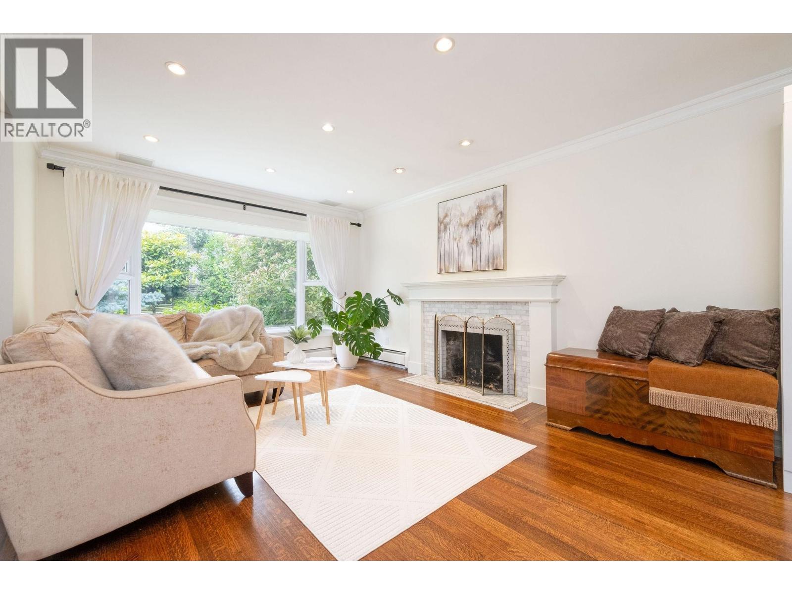 445 W 26th Street, North Vancouver, British Columbia  V7N 2G9 - Photo 4 - R3055844