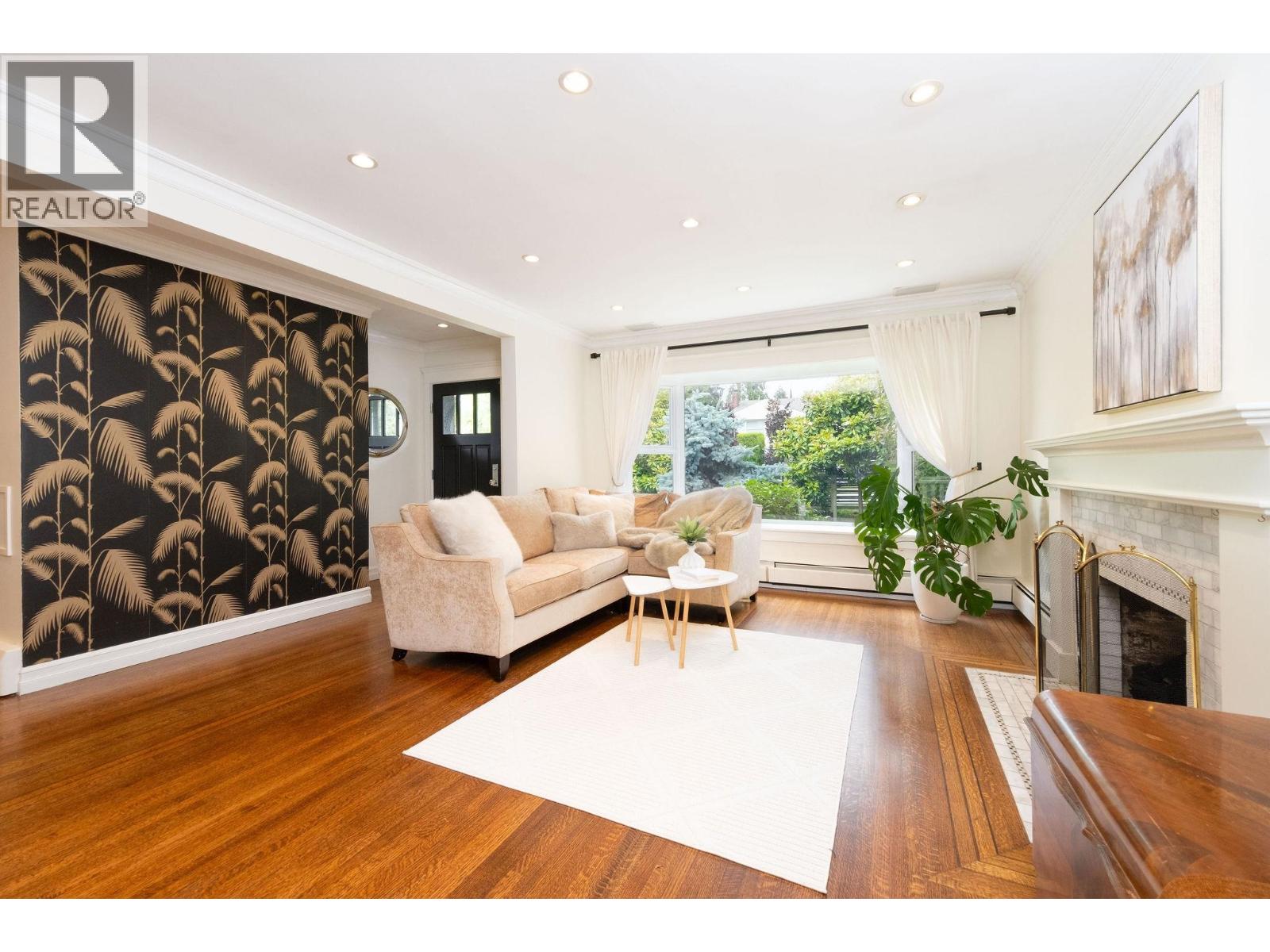 445 W 26th Street, North Vancouver, British Columbia  V7N 2G9 - Photo 5 - R3055844