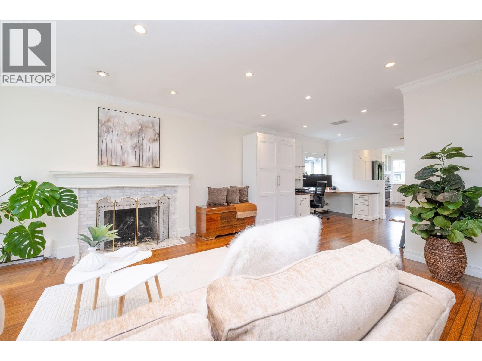 445 W 26th Street, North Vancouver, British Columbia  V7N 2G9 - Photo 6 - R3055844