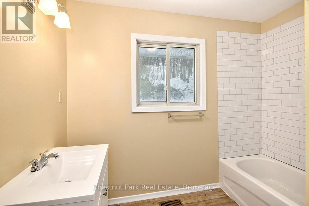 207070 Highway 26, Meaford, Ontario  N4L 1W7 - Photo 18 - X12448092