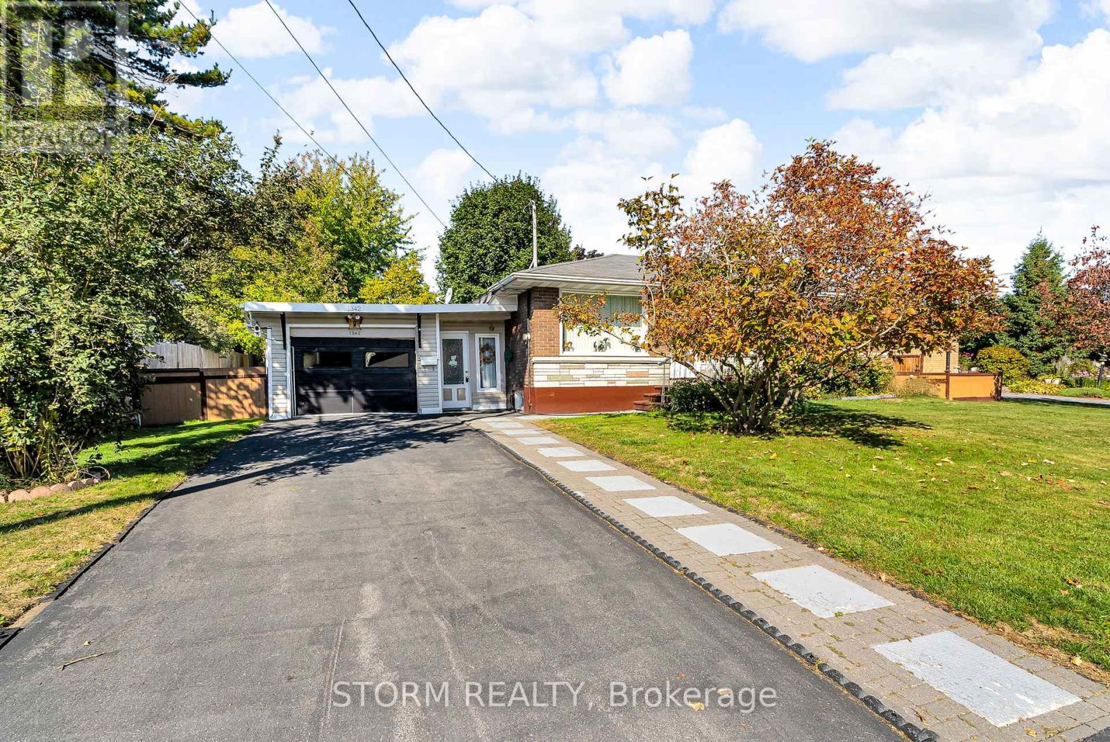 1342 Newark Avenue, Cornwall, Ontario  K6J 4X2 - Photo 2 - X12448107