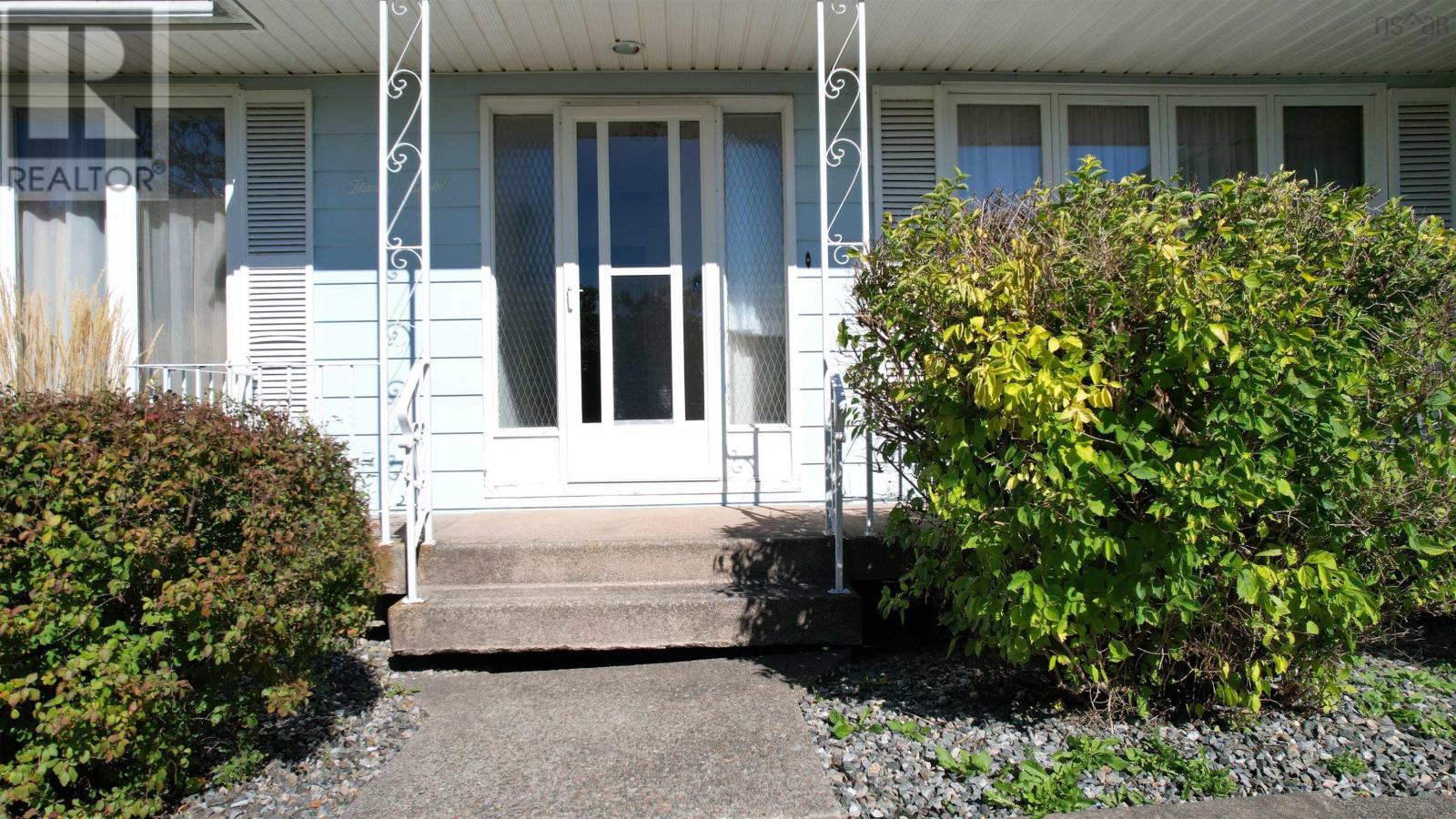 38 Norwood Street, Glace Bay, Nova Scotia  B1A 3M5 - Photo 3 - 202525258
