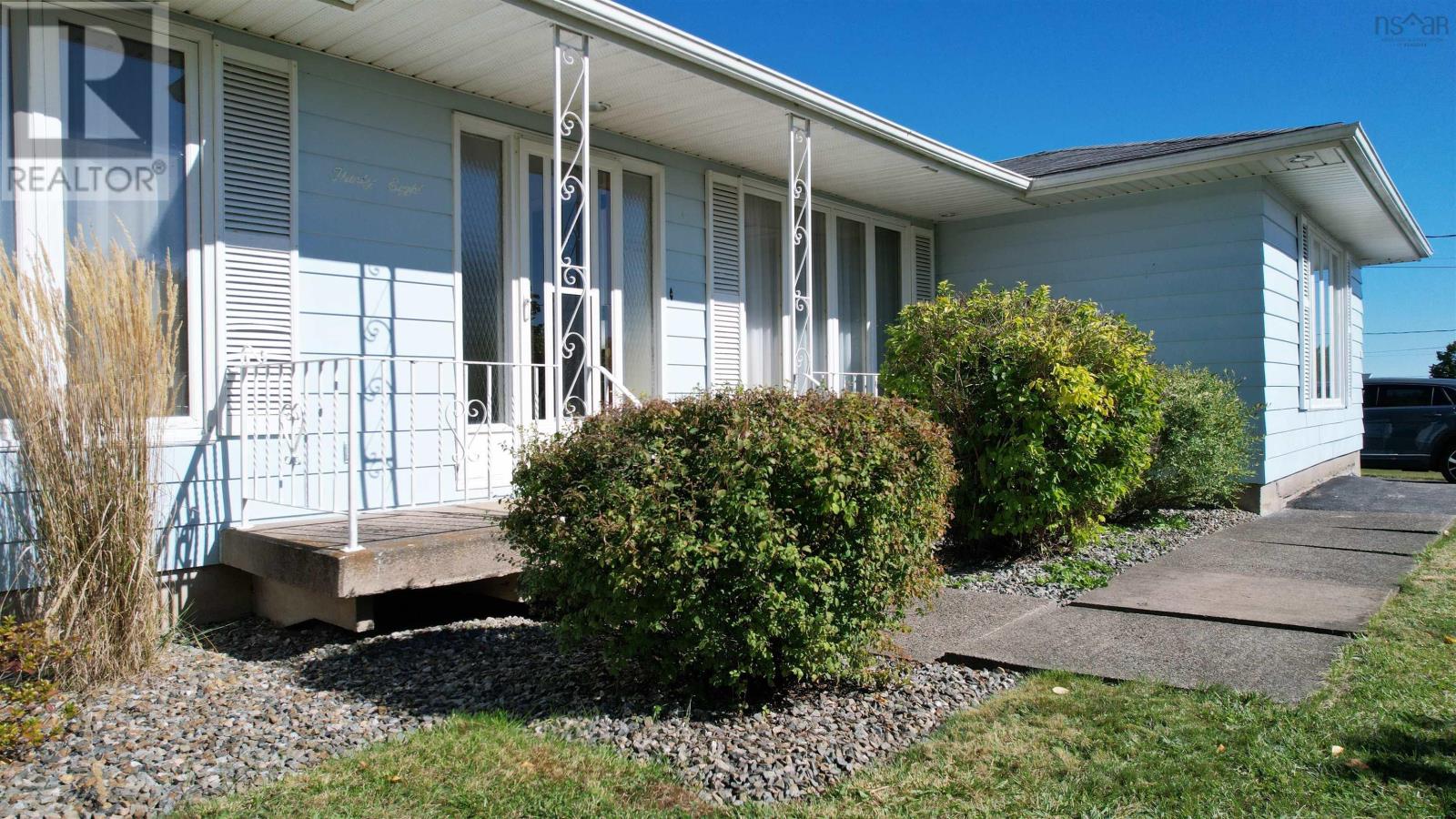 38 Norwood Street, Glace Bay, Nova Scotia  B1A 3M5 - Photo 2 - 202525258
