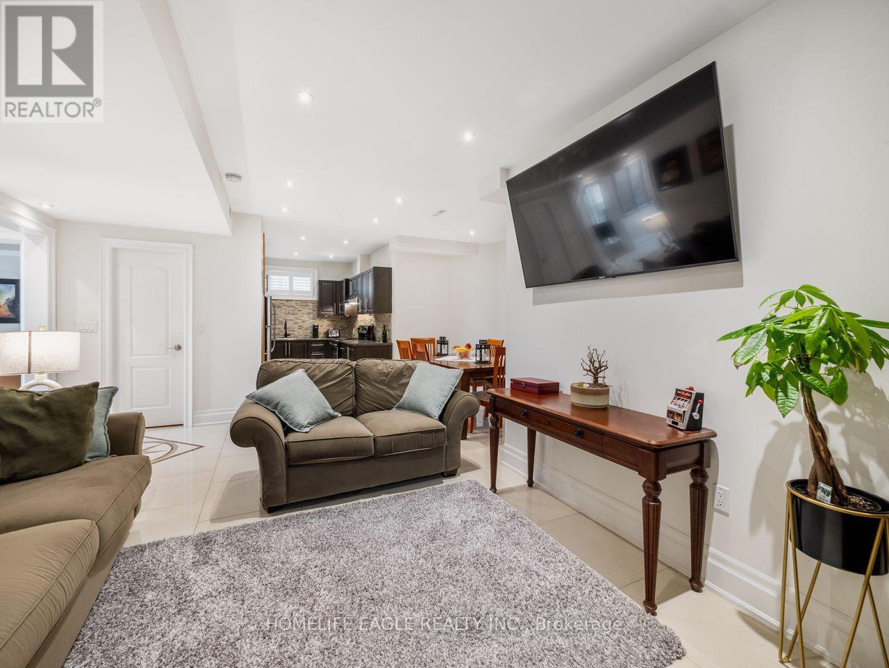 15 Eve Court, Bradford West Gwillimbury, Ontario  L3Z 3H6 - Photo 16 - N12426812