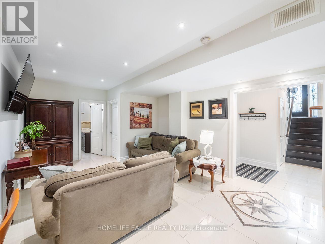 15 Eve Court, Bradford West Gwillimbury, Ontario  L3Z 3H6 - Photo 14 - N12426812