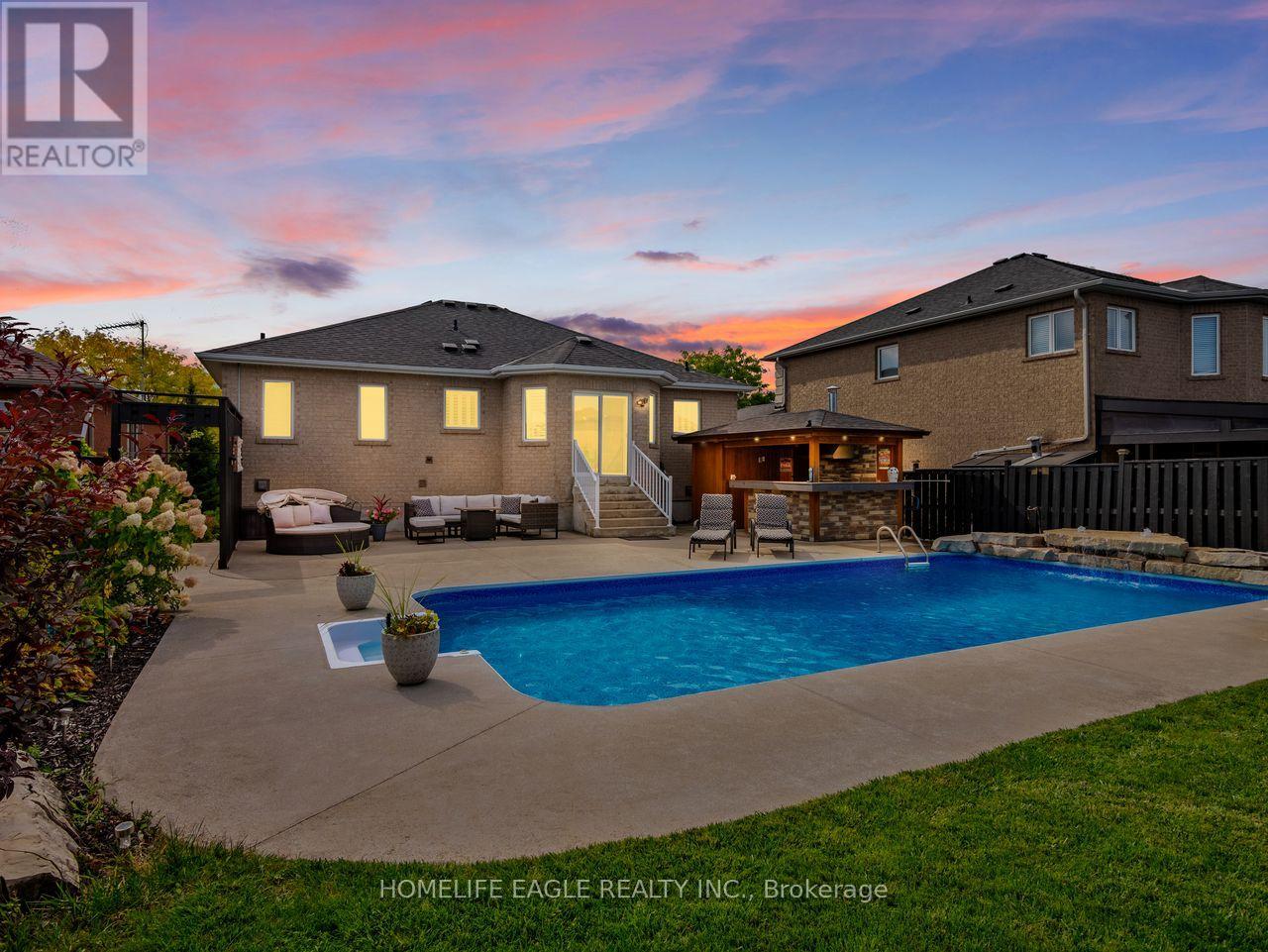 15 EVE COURT, Bradford West Gwillimbury, Ontario