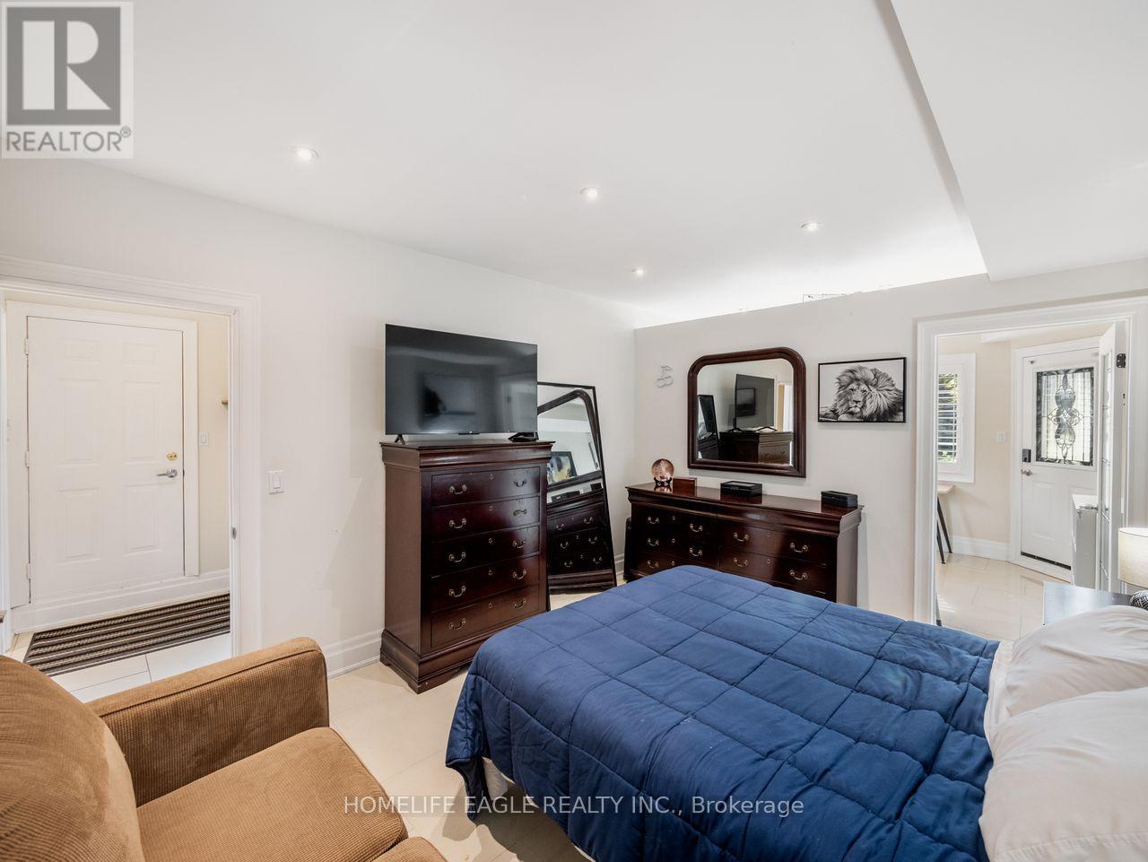 15 Eve Court, Bradford West Gwillimbury, Ontario  L3Z 3H6 - Photo 19 - N12426812