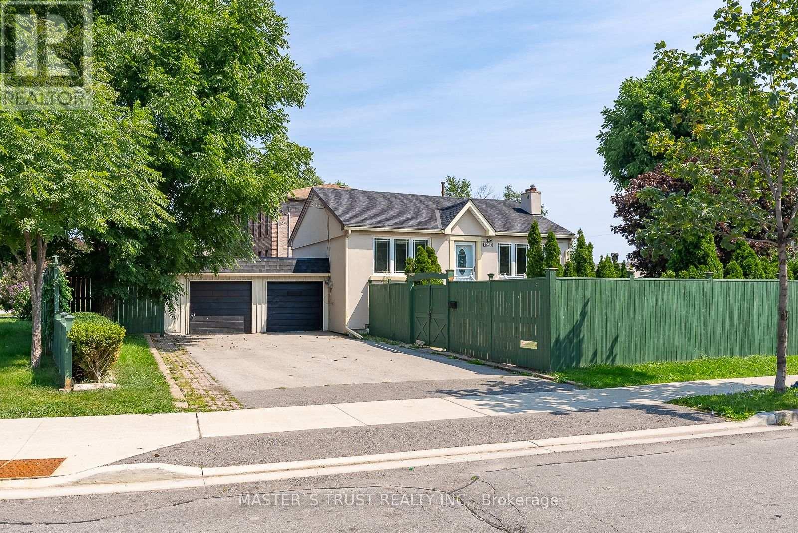 4061 DUFFERIN STREET, Toronto, Ontario