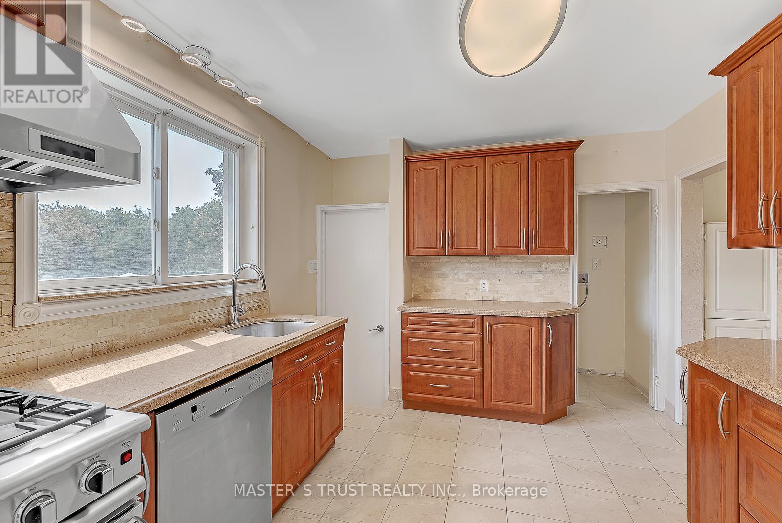 4061 Dufferin Street, Toronto, Ontario  M3H 5R7 - Photo 16 - C12448080
