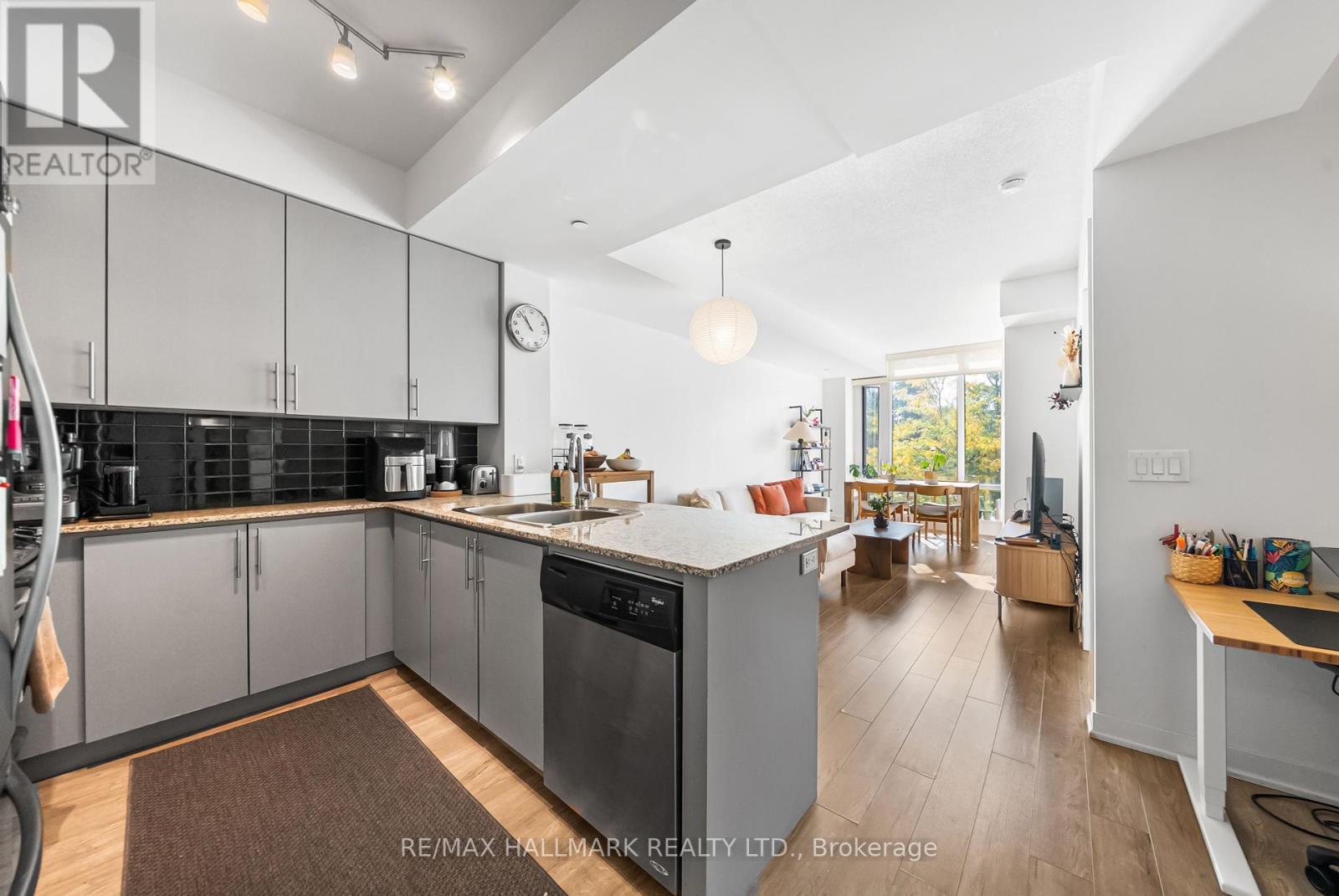 303 - 60 Berwick Avenue, Toronto, Ontario  M5P 0A3 - Photo 2 - C12448089