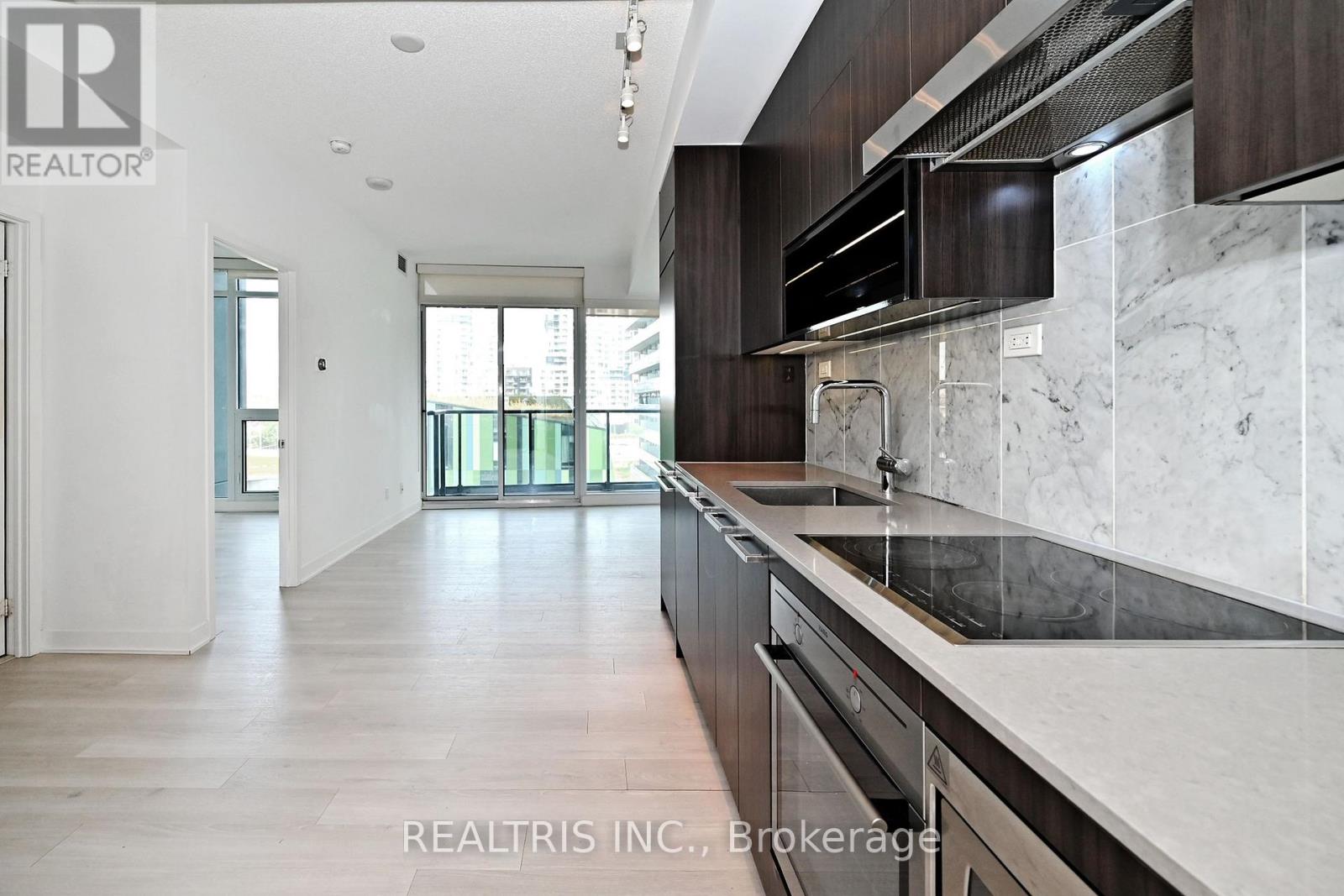 611 - 90 Queens Wharf Road, Toronto, Ontario  M5V 0J4 - Photo 11 - C12448090