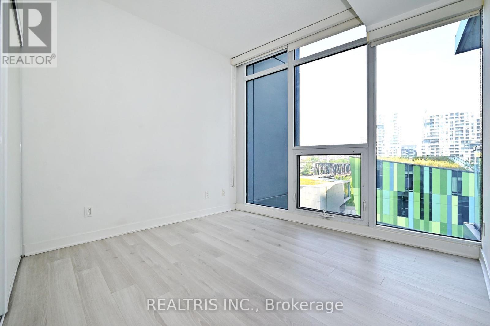 611 - 90 Queens Wharf Road, Toronto, Ontario  M5V 0J4 - Photo 18 - C12448090