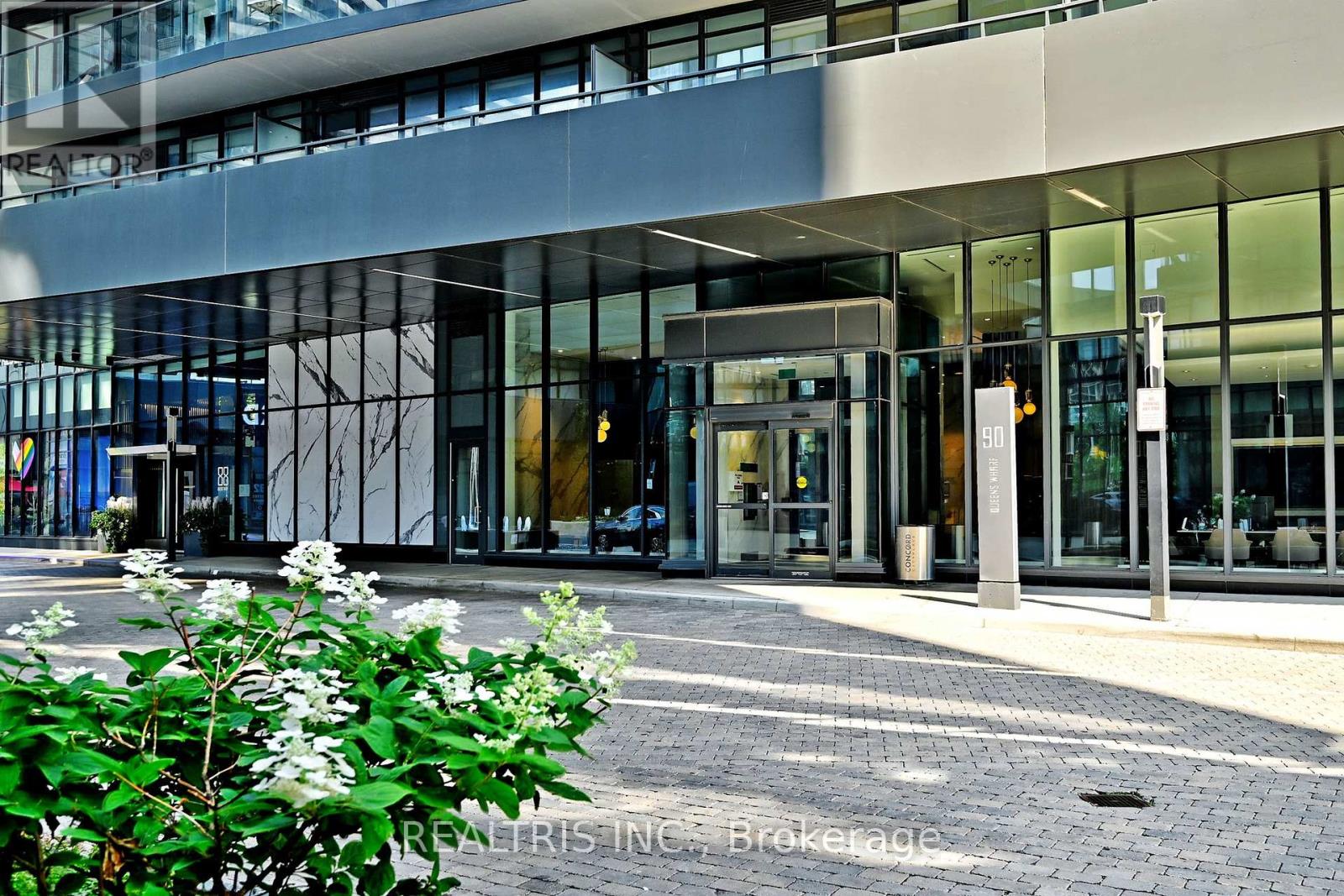 611 - 90 Queens Wharf Road, Toronto, Ontario  M5V 0J4 - Photo 2 - C12448090