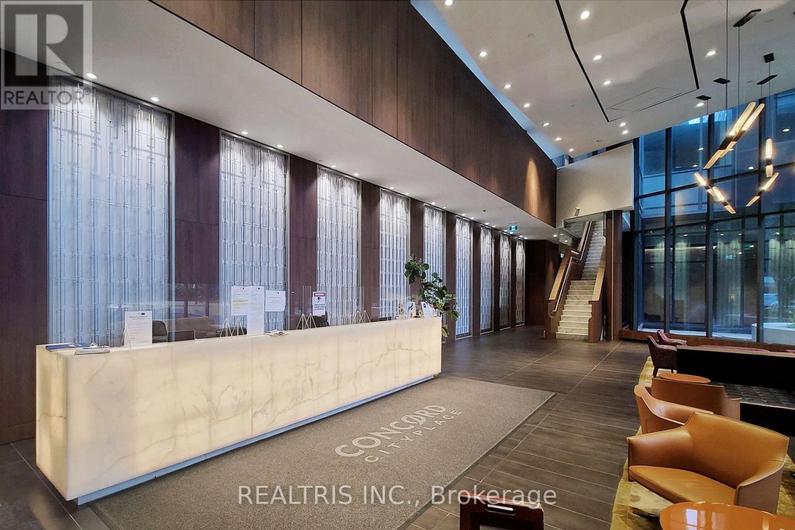 611 - 90 Queens Wharf Road, Toronto, Ontario  M5V 0J4 - Photo 4 - C12448090
