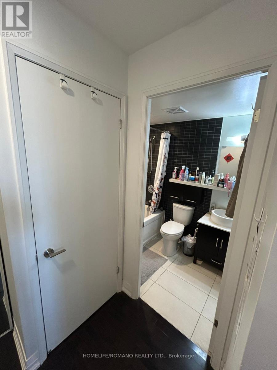 3001 - 25 Carlton Street, Toronto, Ontario  M5B 1L4 - Photo 11 - C12448109